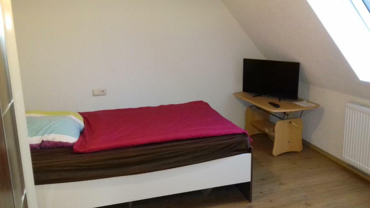 Biberach-Riss-Zimmer-Frei, Einzel-Zimmer Bad Kueche Birkenhard 객실 사진